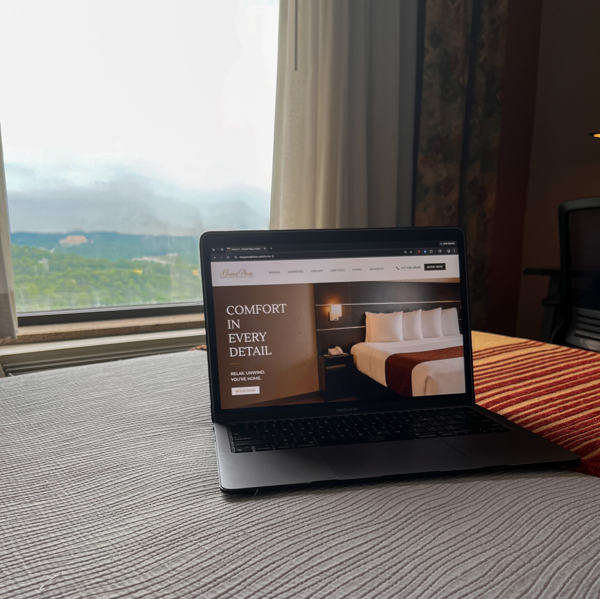 laptop-on-bed-sqare